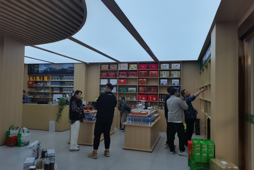 赴宁陕县山珍公司、宁陕县社会组织孵化基地及宁陕县电子服务中心与重要掌管人洽谈业务合作事宜。